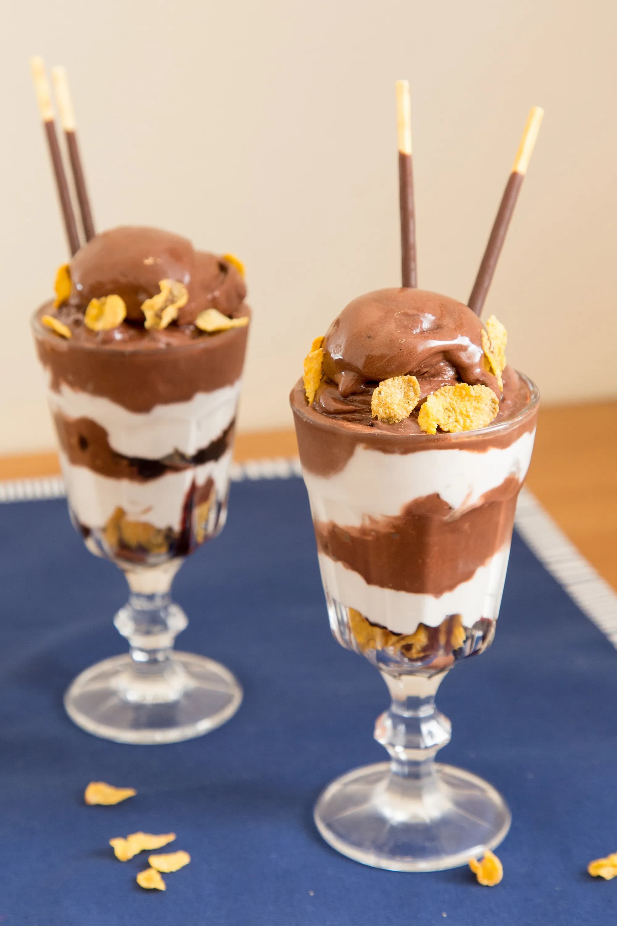 Choco Vla-parfait met cassave-crunch